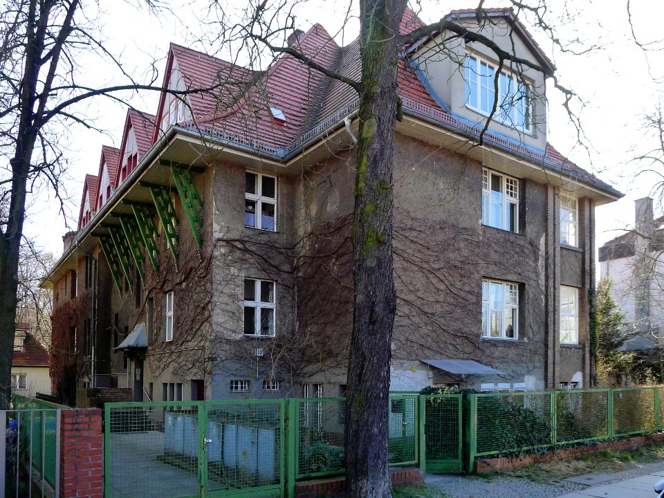 Kastanienallee 32 (Berlin-Westend)