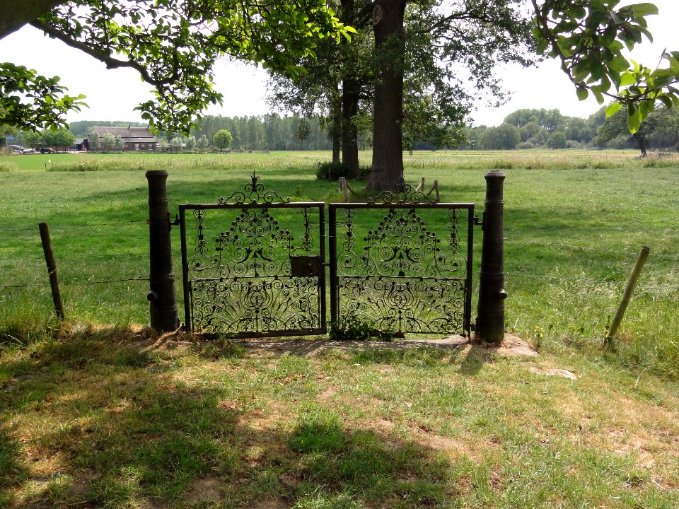 Kasteel Heeswijk Rijksmonument 511903 hekwerk met kanonslopers