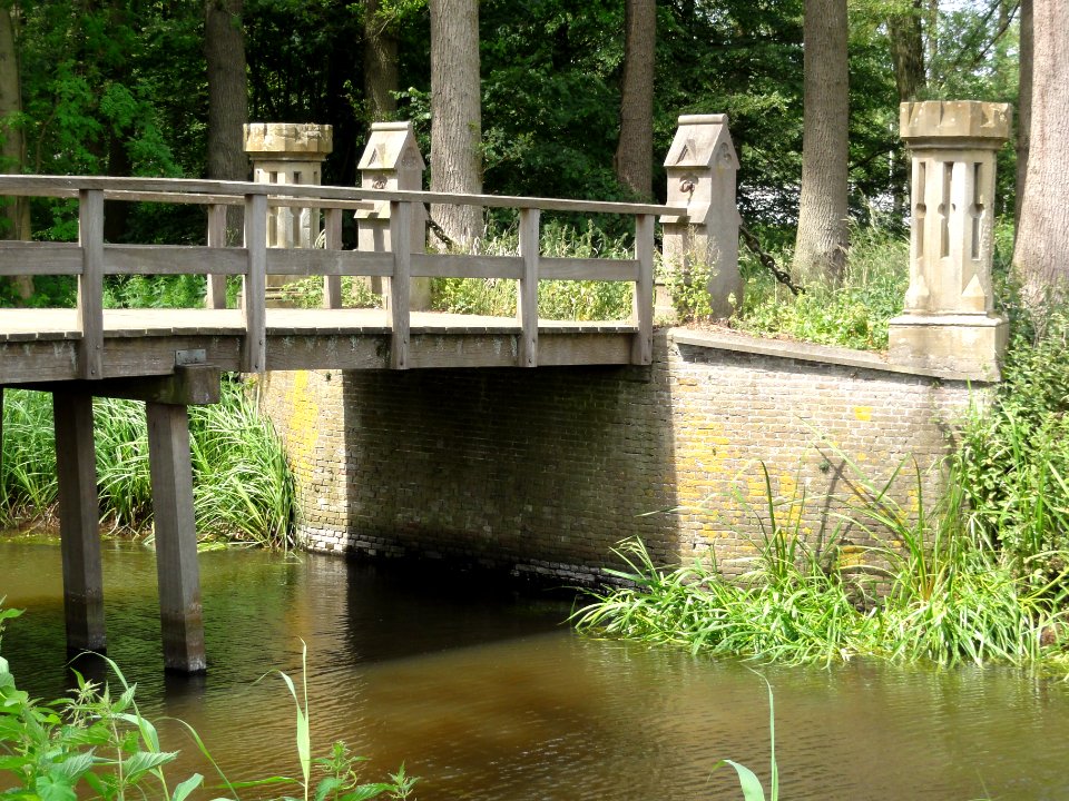 Kasteel Heeswijk Rijksmonument 511917 brug zuidelijke oprijlaan (1)