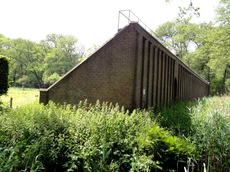 Kasteel Heeswijk Rijksmonument 511899 kas in moestuin (2)