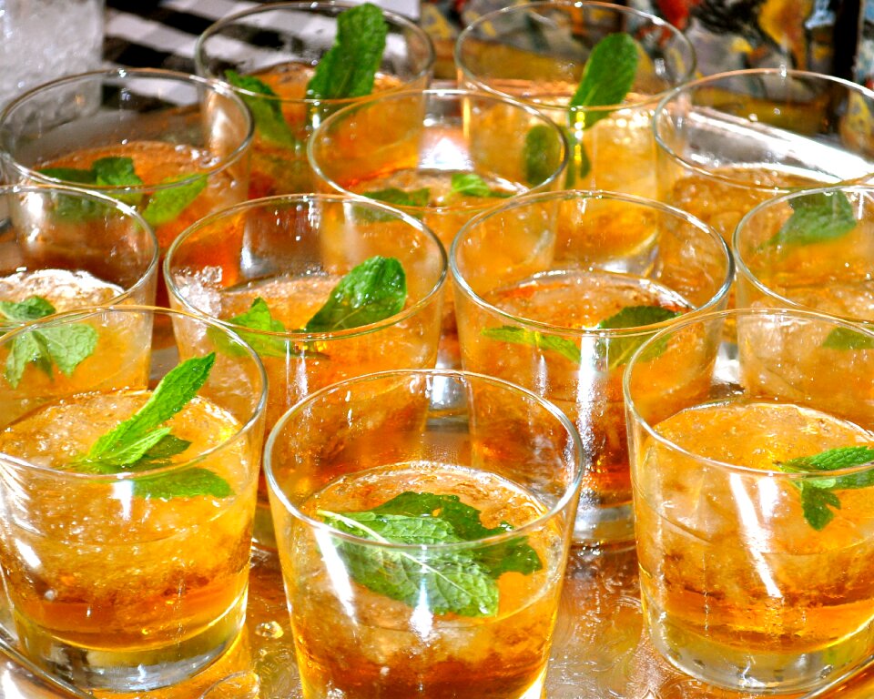 Kentucky derby horse races drink