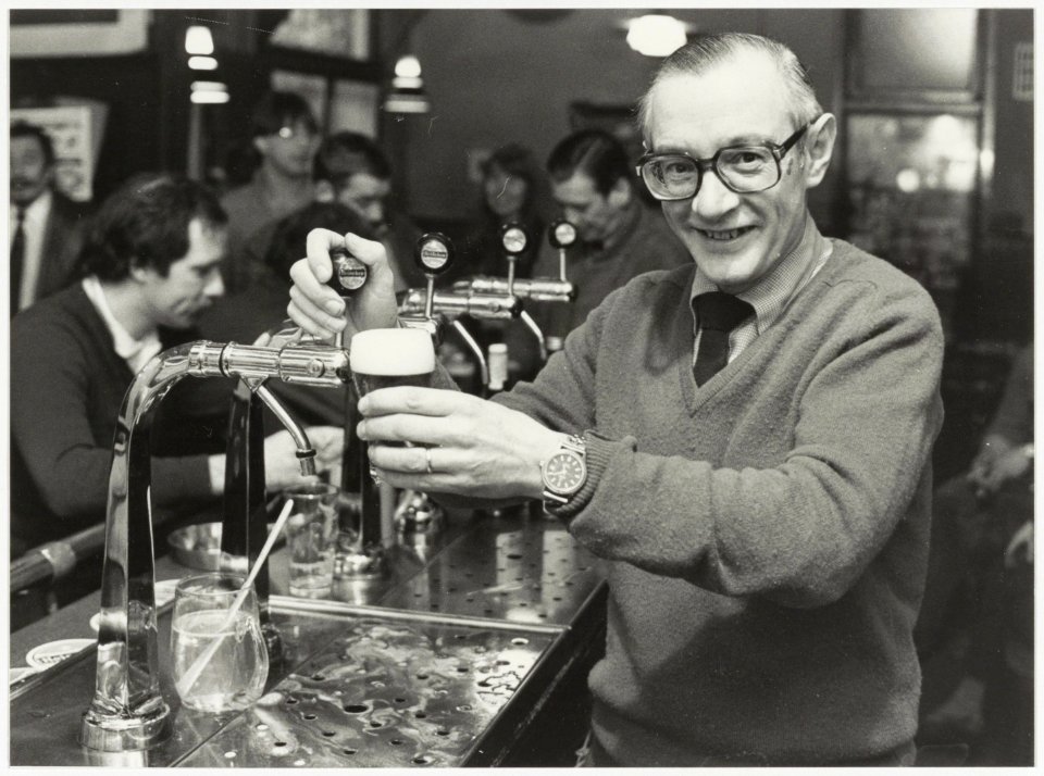 Kastelein Jan van IJzendoorn in Café 'De Witte Zwaan, NL-HlmNHA 54012340