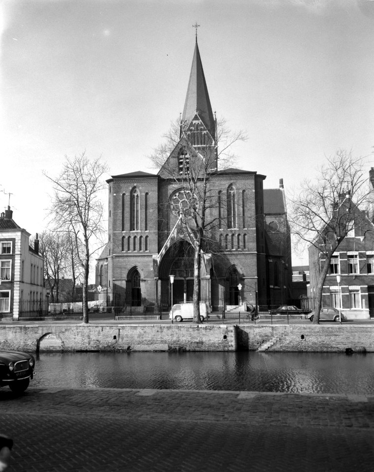 Kathedraal de H Barabara te Breda, het exterieur waarschijnlijk huwelijk Prinse, Bestanddeelnr 916-0523