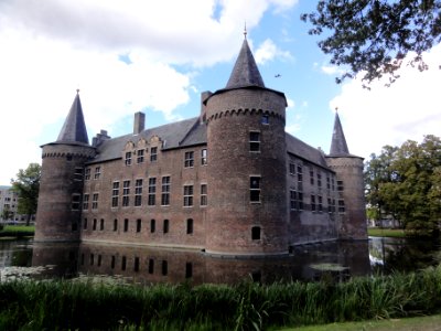 Kasteel Helmond rechtsom rond 07, schuin achter met zuid- en oostzijde