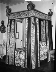 Kasteel Sterkenburg Driebergen, hemelbed ex Keizer Wilhelm, Bestanddeelnr 906-9693