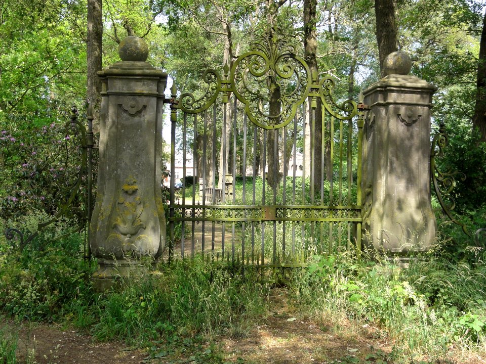 Kasteel Heeswijk Rijksmonument 511916 toegangshek zuidelijke oprijlaan (buitenzijde)