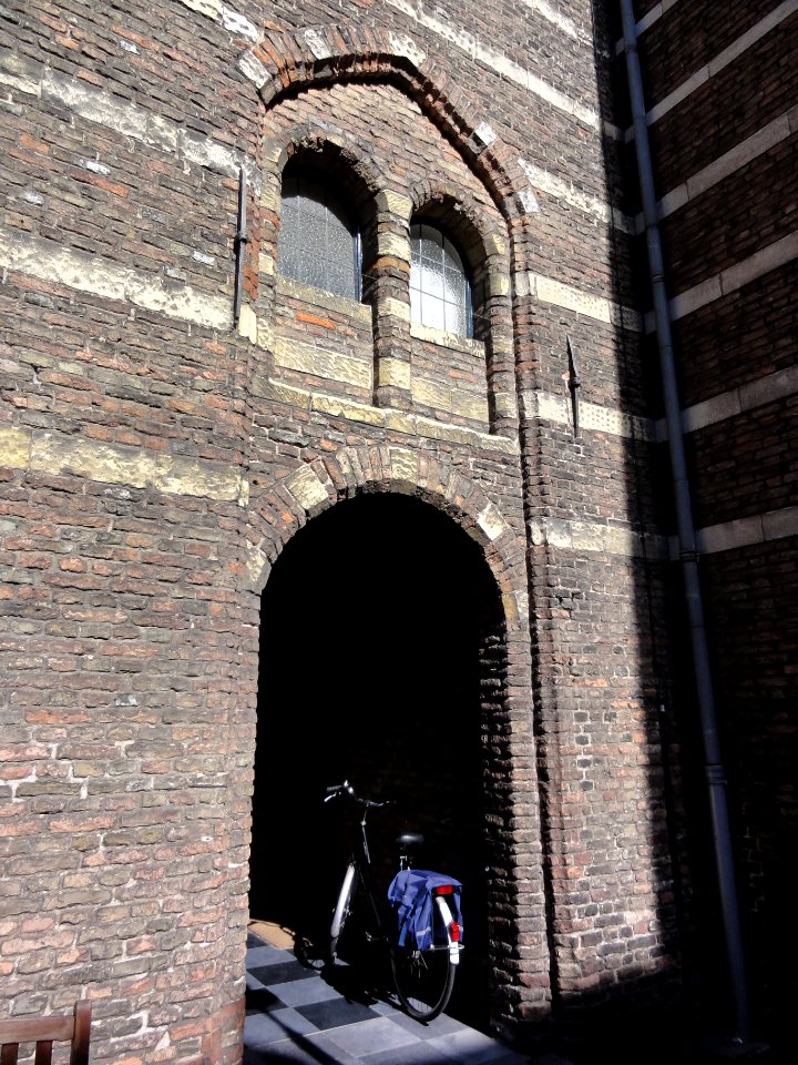 Kasteel Helmond, binnenplaats, zijportiek