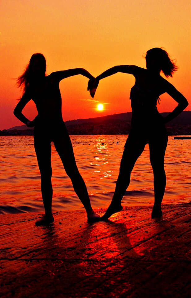 Silhouette sunset heart