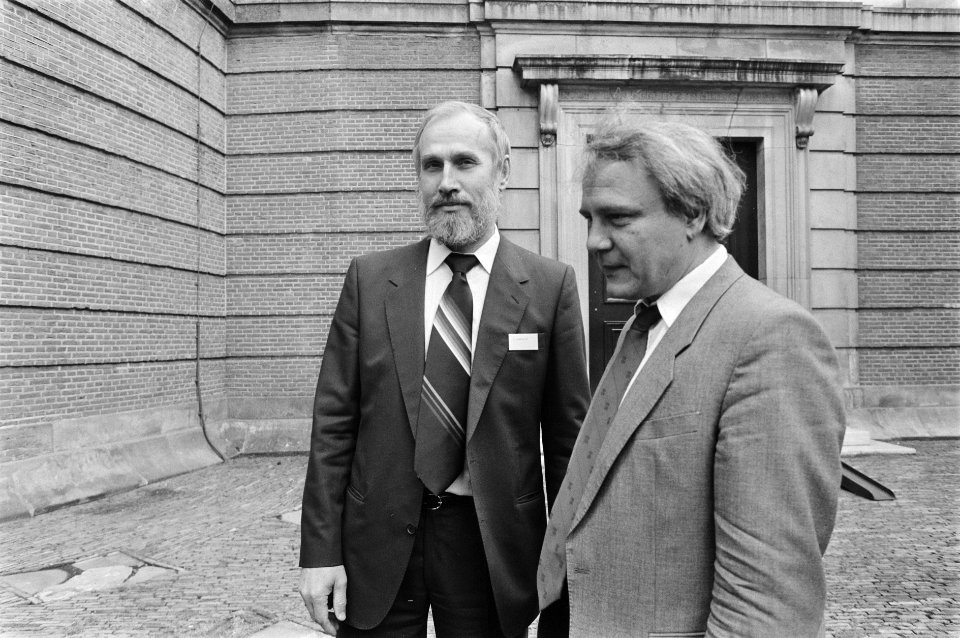 Korjagin (l) en Boekovsky (r) op Sacharov-congres in Amsterdam, Bestanddeelnr 933-9918