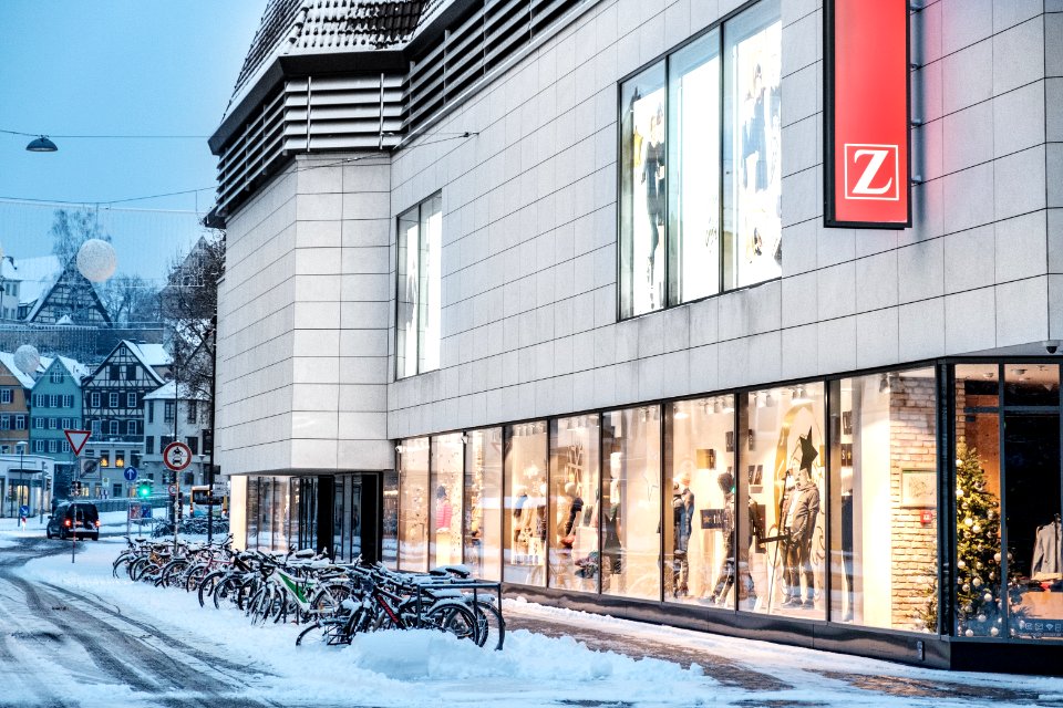 Karlstraße mit Zinser in Tübingen mit Schnee 2018