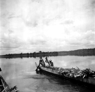 Korjaal op de Marowijnerivier bij Langetabbetje in Suriname, Bestanddeelnr 252-6675