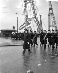 Korps Mariniers 297 jaar, bij de Maasbrug, Bestanddeelnr 914-5992