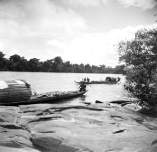 Korjalen op de Marowijnerivier in Suriname, Bestanddeelnr 252-6690