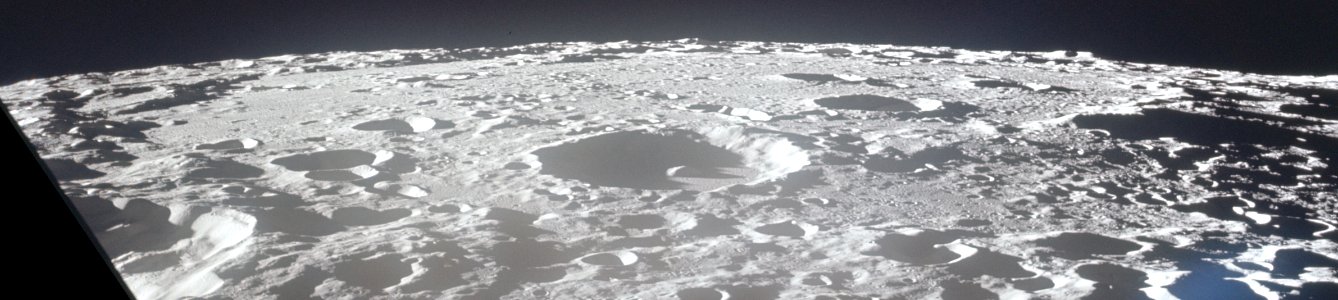 Korolev crater AS17-151-23107