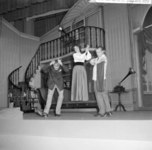 Kostuumrepetitie My fair Lady , v.l.n.r. Paul Storm , M. de Groot en Sonneveld, Bestanddeelnr 911-6155