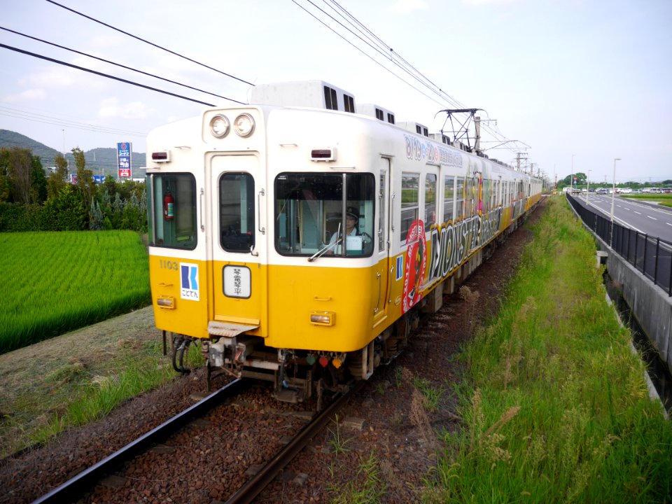 Kotoden 1103 approaching Ayagawa 01