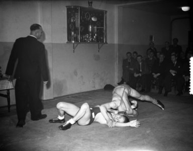 Krachtsportvereniging Hercules aan de Kleine Burgwal 131, Bestanddeelnr 904-8558