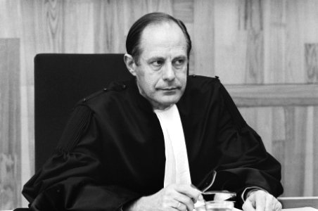 Kort geding voor rechtbank in Den Haag CNV tegen de Staat der Nederlanden om loo, Bestanddeelnr 931-9114