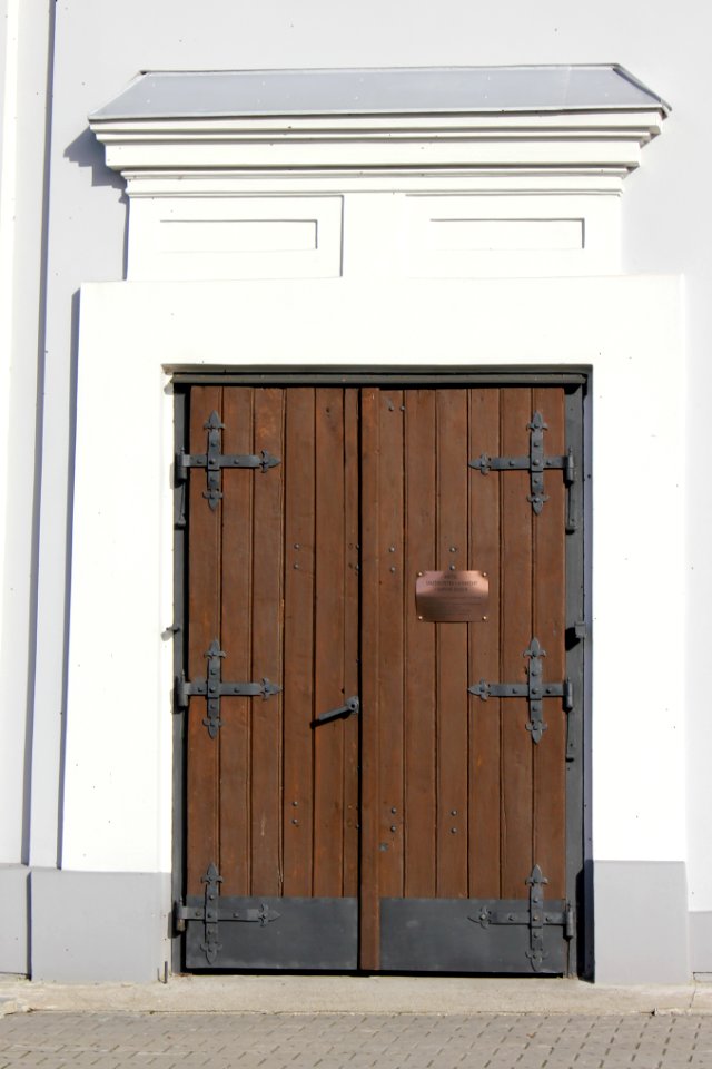 Kostel sv. Petra z Alkantary, Karviná - hlavní vchod