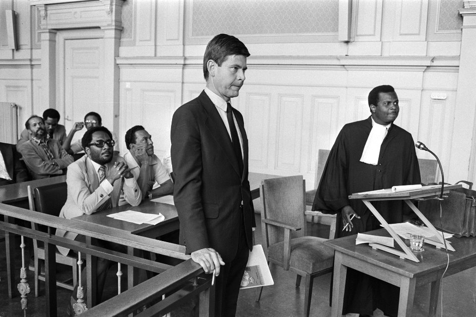 Kort geding werknemers Bruynzeel in Suriname tegen Bruynzeel i.v.m. pensioenvoor, Bestanddeelnr 932-2569