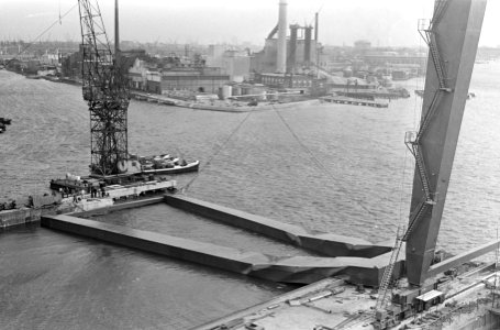 Kraan ingestort, bij de NDSM te Amsterdam, Bestanddeelnr 920-3012