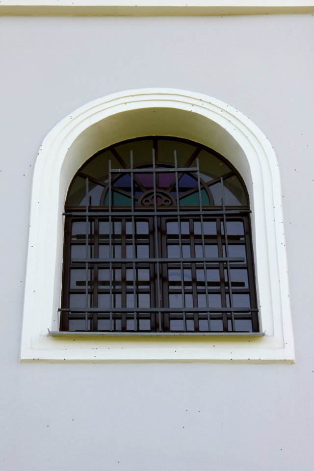 Kostel sv. Petra z Alkantary, Karviná - okno (1)