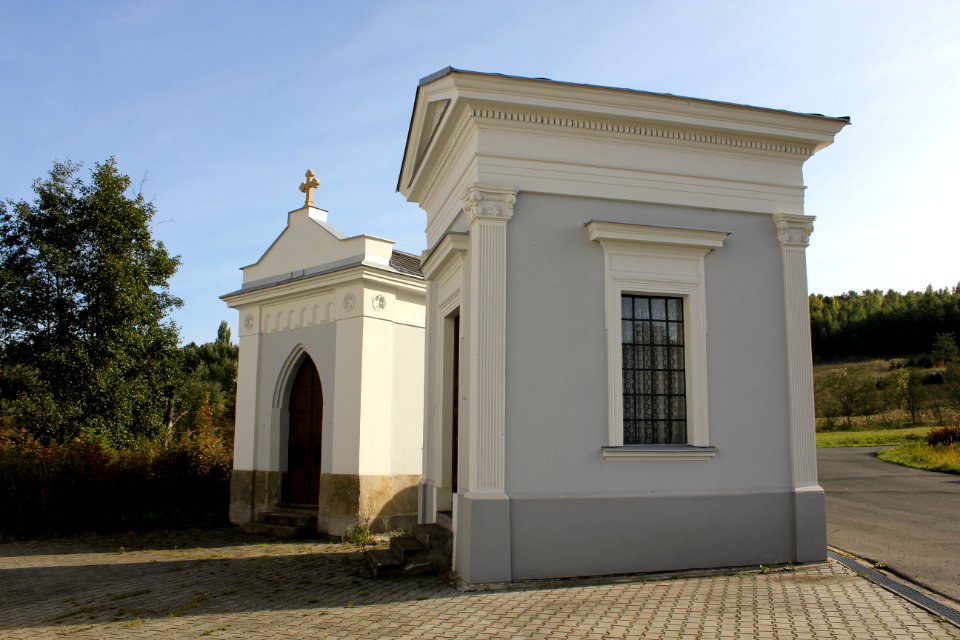 Kostel sv. Petra z Alkantary, Karviná - hrobky (6)
