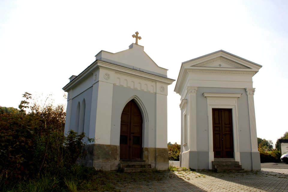 Kostel sv. Petra z Alkantary, Karviná - hrobky (5)