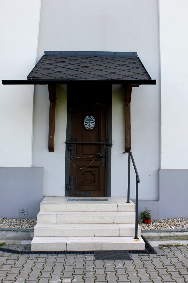 Kostel sv. Petra z Alkantary, Karviná - boční vchod