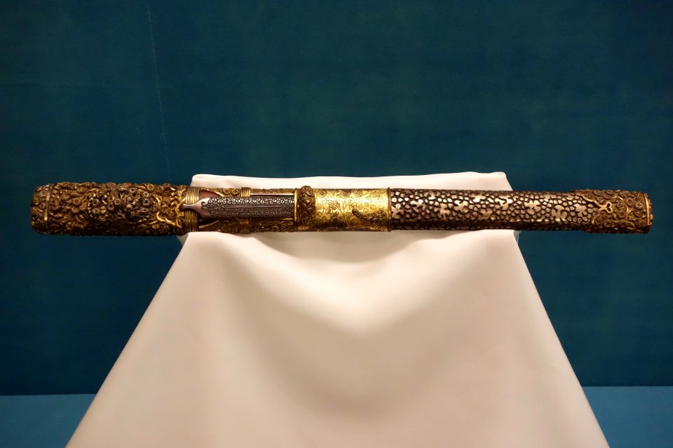 Koshigatana style sword mounting, Nanbokucho-Muromachi period, 14th-15th century, relief-molded chrysanthemum design - Tokyo National Museum - DSC05905
