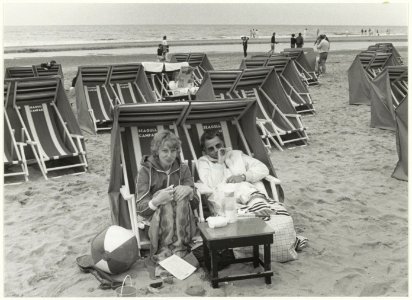 Koukleumen op het strand. NL-HlmNHA 54005258