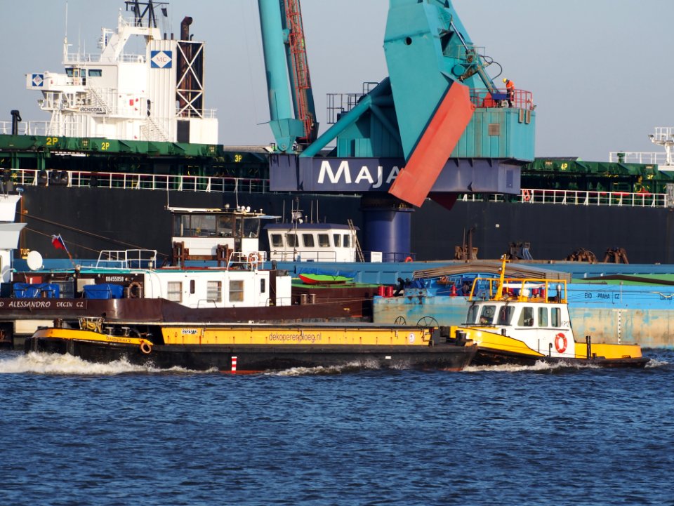 KP12 pushing Supplier 2 ENI 02323772 Port of Amsterdan