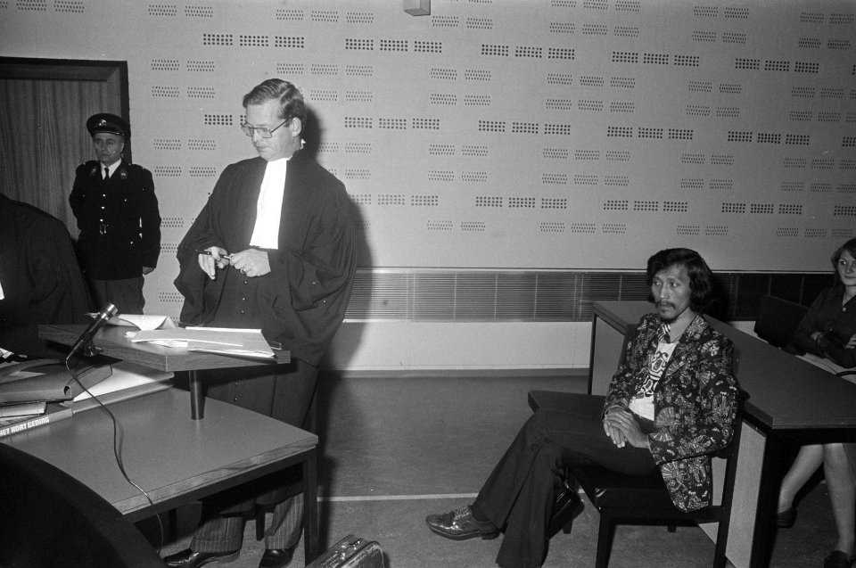Kort geding Somohardjo tegen Staat in Den Haag advocaat mr Utermark (links) e, Bestanddeelnr 928-2743
