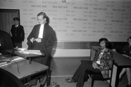Kort geding Somohardjo tegen Staat in Den Haag advocaat mr Utermark (links) e, Bestanddeelnr 928-2743