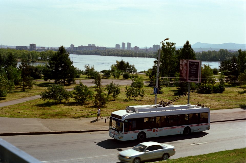 Krasnoyarsk trolleybus 2020-08 near Enisei river
