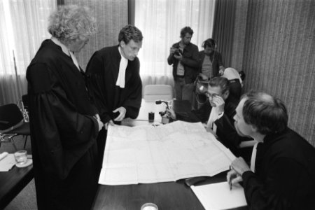Kort geding tegen Green Peace door Brits Atoom Energie Agentschap i.v.m. akties , Bestanddeelnr 932-2763