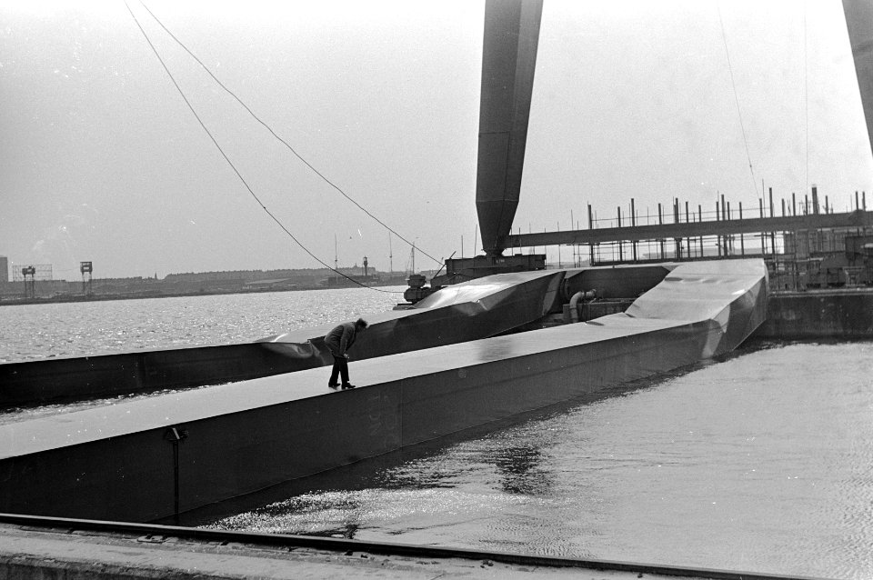 Kraan ingestort, bij de NDSM te Amsterdam, Bestanddeelnr 920-3013