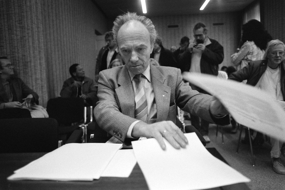 Kort geding in Suriname werkende journalisten tegen PvdA-Kamerlid Knol (Amsterda, Bestanddeelnr 934-1134