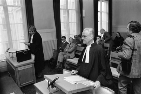 Kort geding Sippie Tichelaar en KNSB overzicht rechtszaal met rechts advocaat v, Bestanddeelnr 928-3400