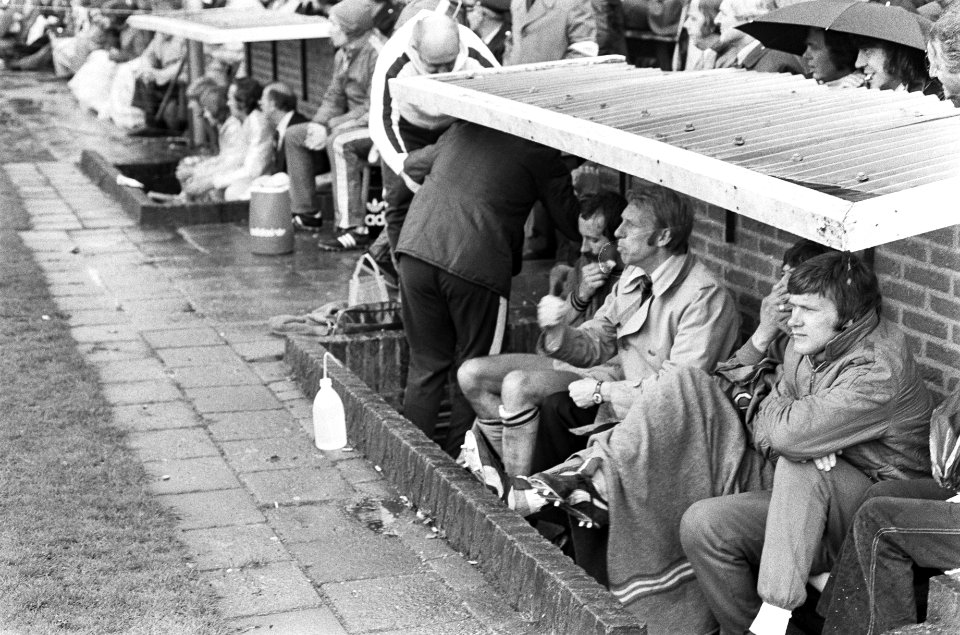 Kraay in de dug-out, Bestanddeelnr 927-9121