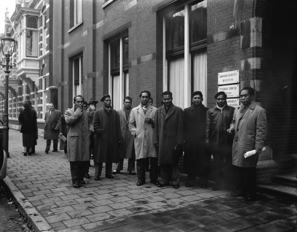 Kort geding om de 37 verstekelingen in Den Haag, Bestanddeelnr 909-9497