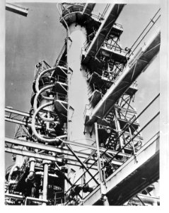 Kraakinstallatie van de olieraffinaderij van de Koninklijke Nederlandsche Petrol, Bestanddeelnr 935-1212