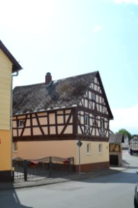 Kröffelbach, Oberquembacher Straße 6 (1)