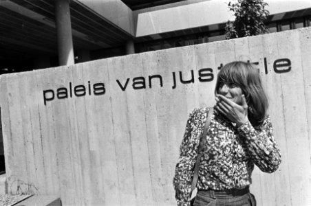 Kort geding , Mieke Sterk tegen NOC, Mieke Sterk en advocaat mr Verzijl, Bestanddeelnr 928-6768