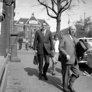 Kort geding Ben Essink contra EMS in Den Haag , Ben Essink met zijn verdediger m, Bestanddeelnr 916-3170
