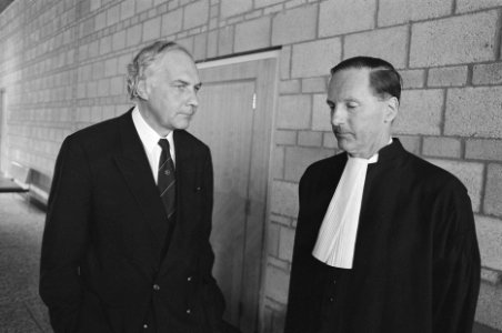 Kort geding LSV directeur H. J. Overbeek (l) en advocaat mr. A. G. Maris, Bestanddeelnr 934-2721