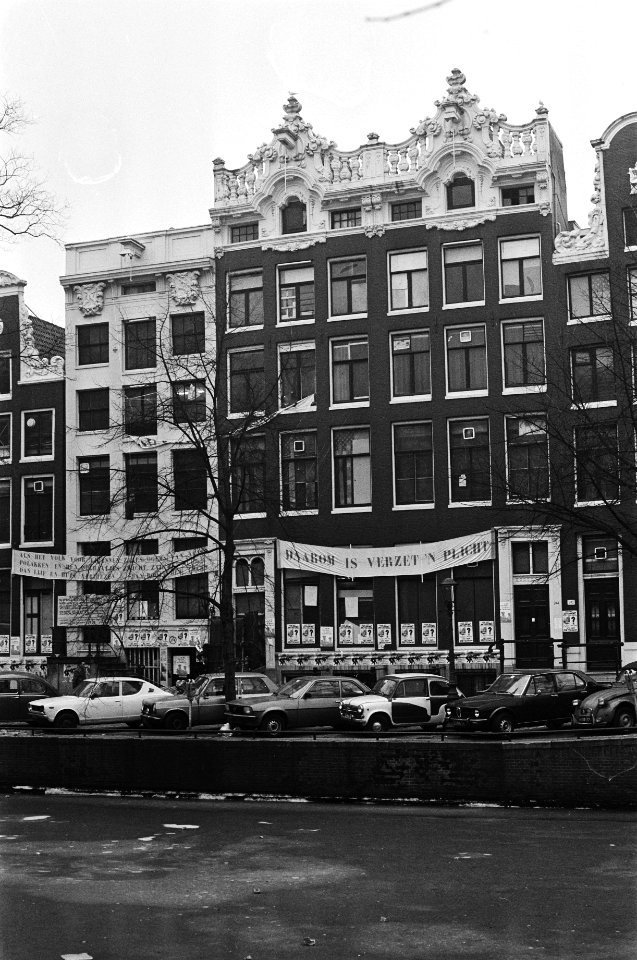 Kraakpanden aan de Keizersgracht 242 252 gebarricadeerd ivm eventuele ontruim, Bestanddeelnr 930-6230