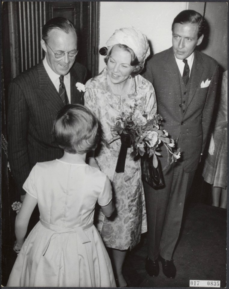 Koninklijk huis, prinsessen, prinsen, bloemen, kinderen, verlovingen, Beatrix, p, Bestanddeelnr 017-0835