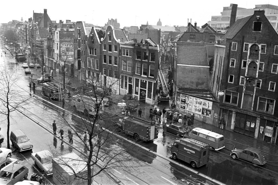 Kraakpanden aan NZ Voorburgwal te Amsterdam uitgebrand, Bestanddeelnr 927-5819