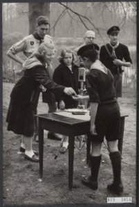 Koninklijk huis, prinsessen, padvinderij, acties, Beatrix, prinses, Irene, prins, Bestanddeelnr 019-1054